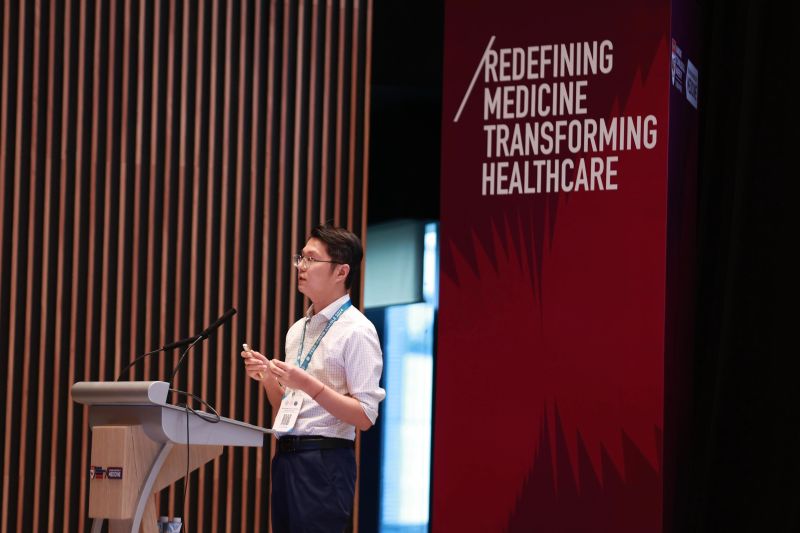 Xiaotao SHEN delivering a research presentation