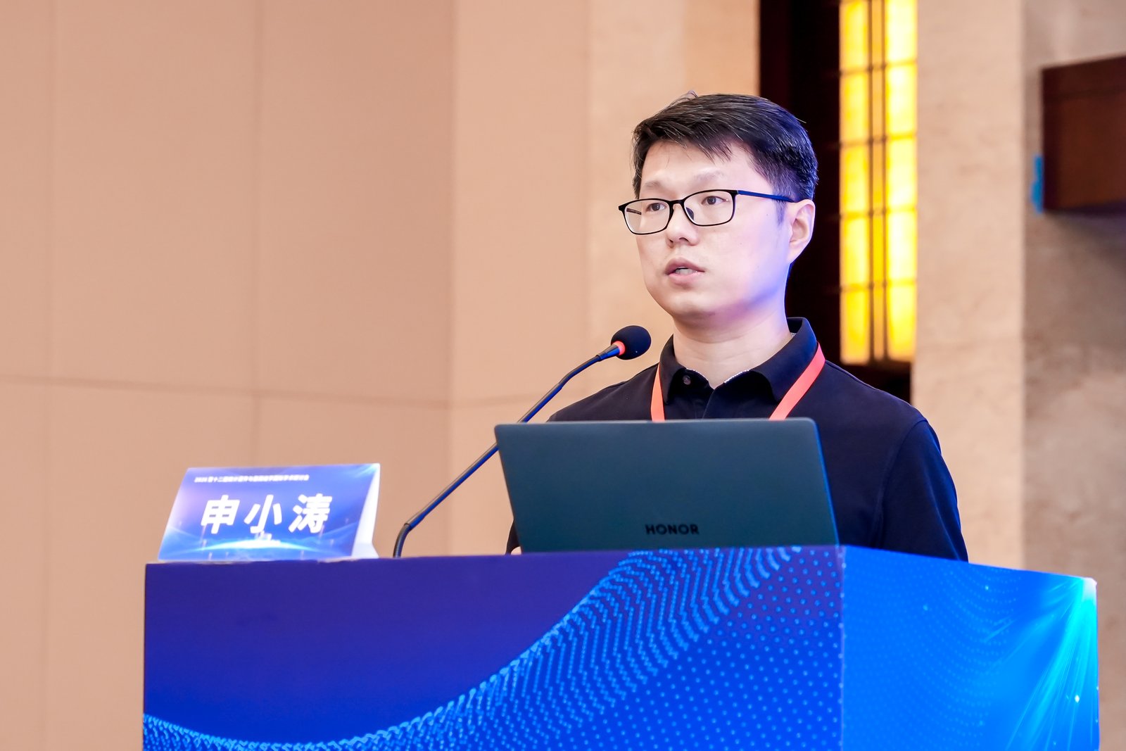 Xiaotao SHEN speaking at the Tianjin genetics conference